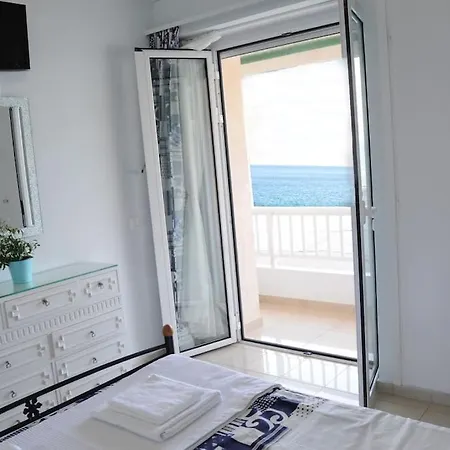 Sunset By The Sea 1 Apartment